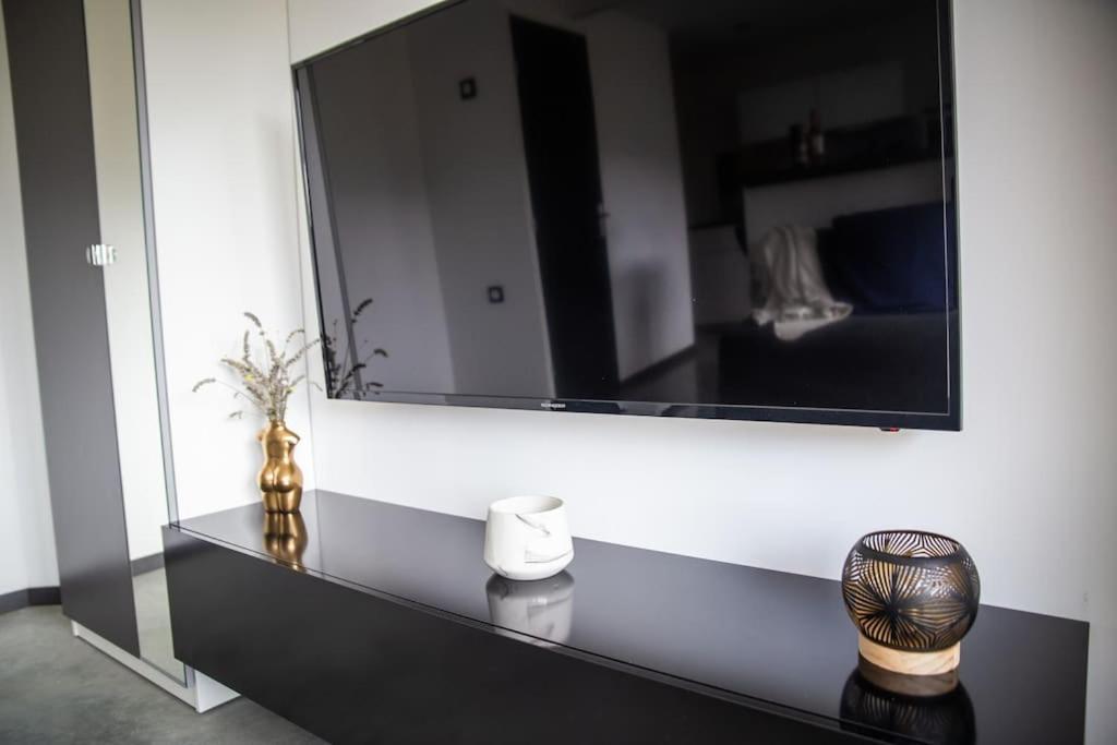Bienvenue Dans Le Cobalt ! Apartment Cholonge Luaran gambar