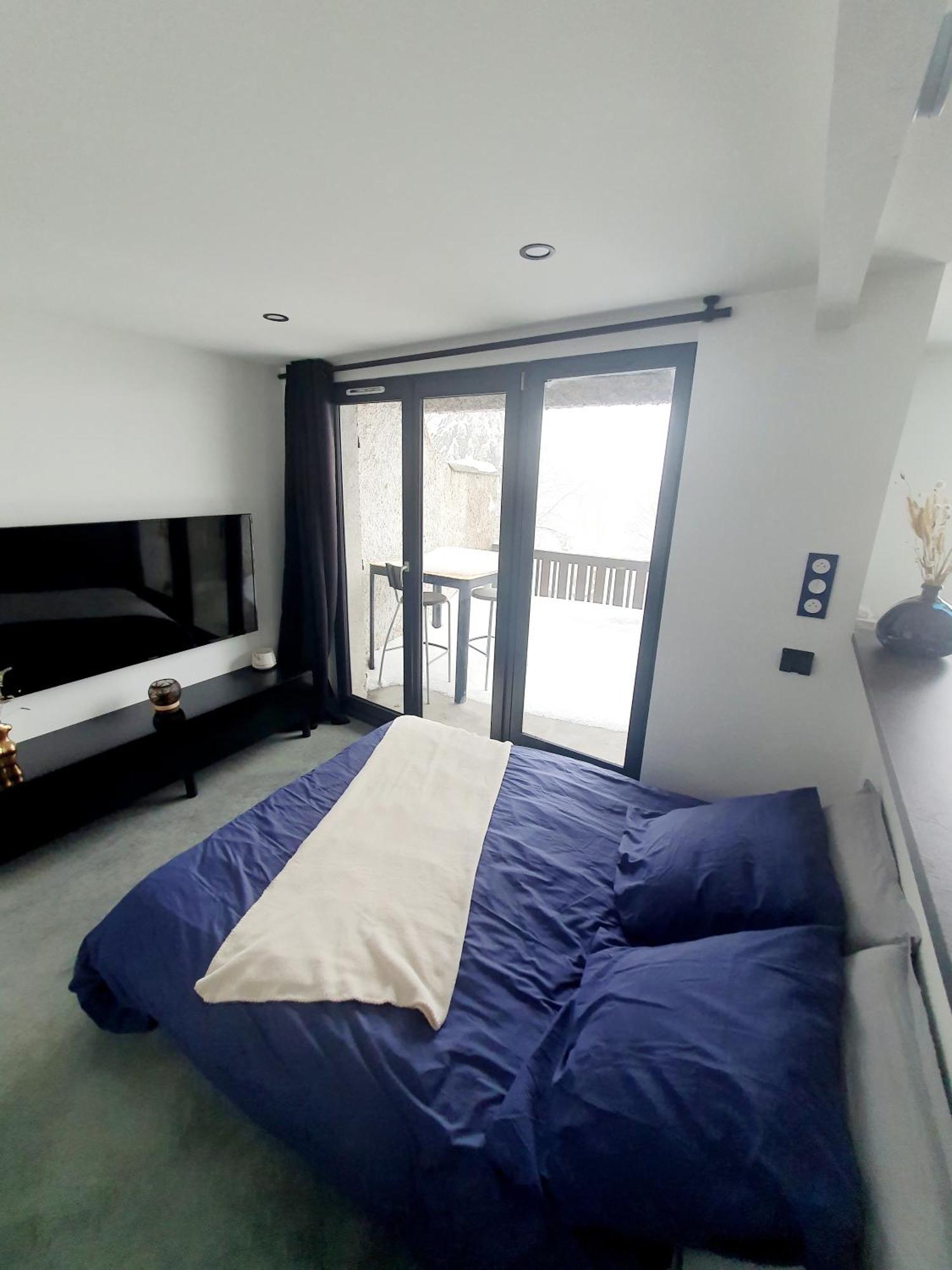 Bienvenue Dans Le Cobalt ! Apartment Cholonge Luaran gambar